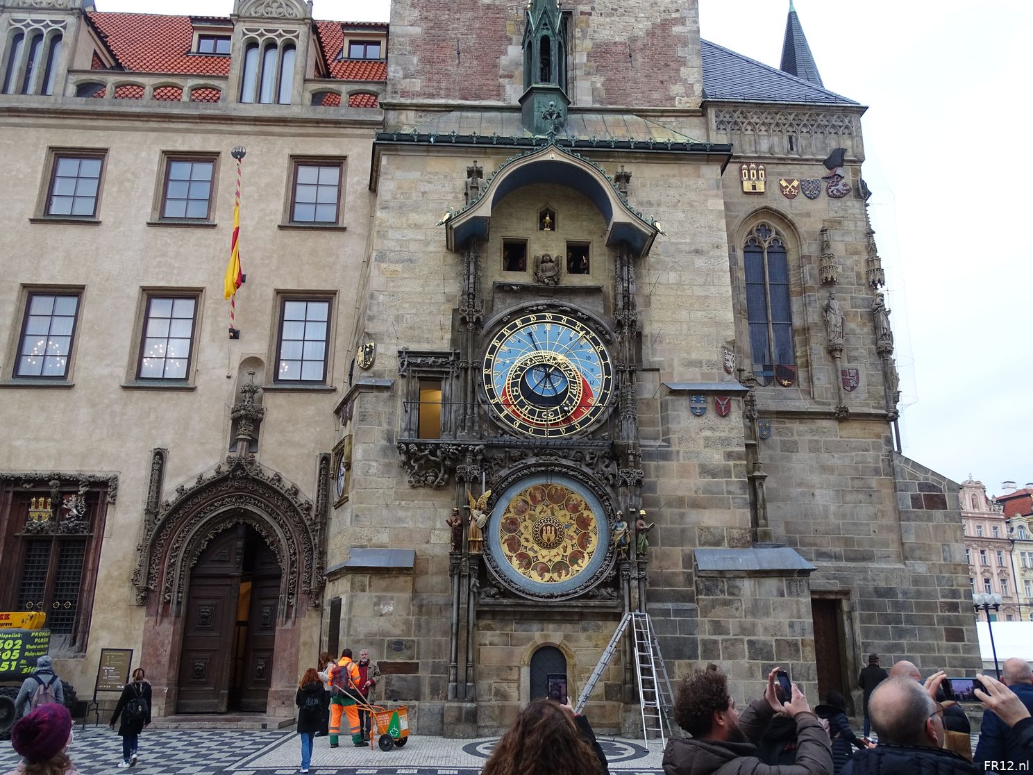 Fotoverslag eerste dag in Praag online