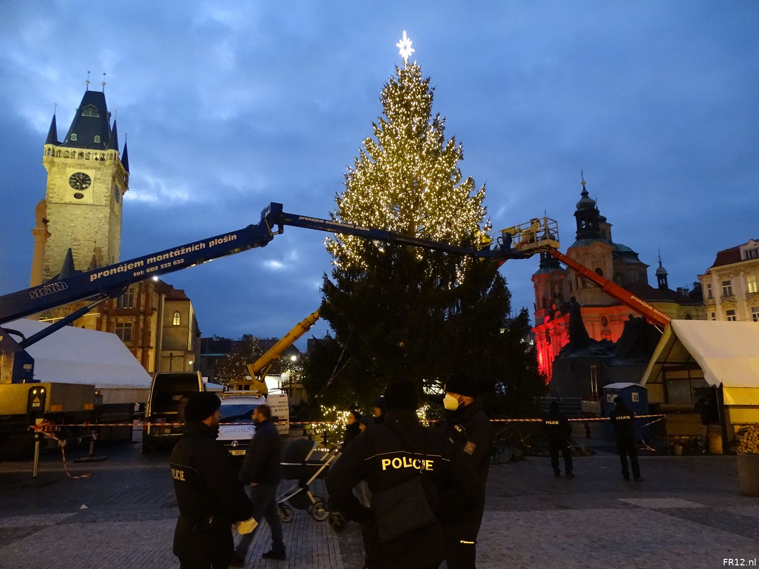 Fotoverslag eerste dag in Praag online