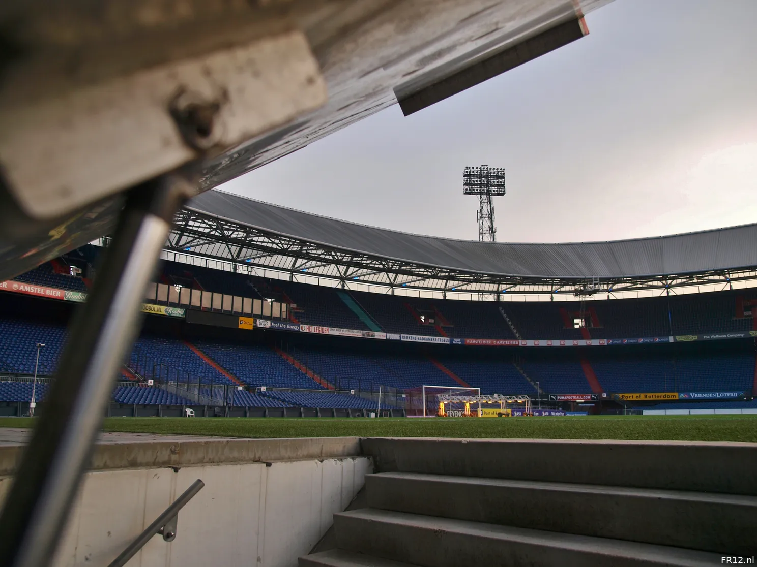 De duizend lampen van het Feijenoord-stadion (foto's)