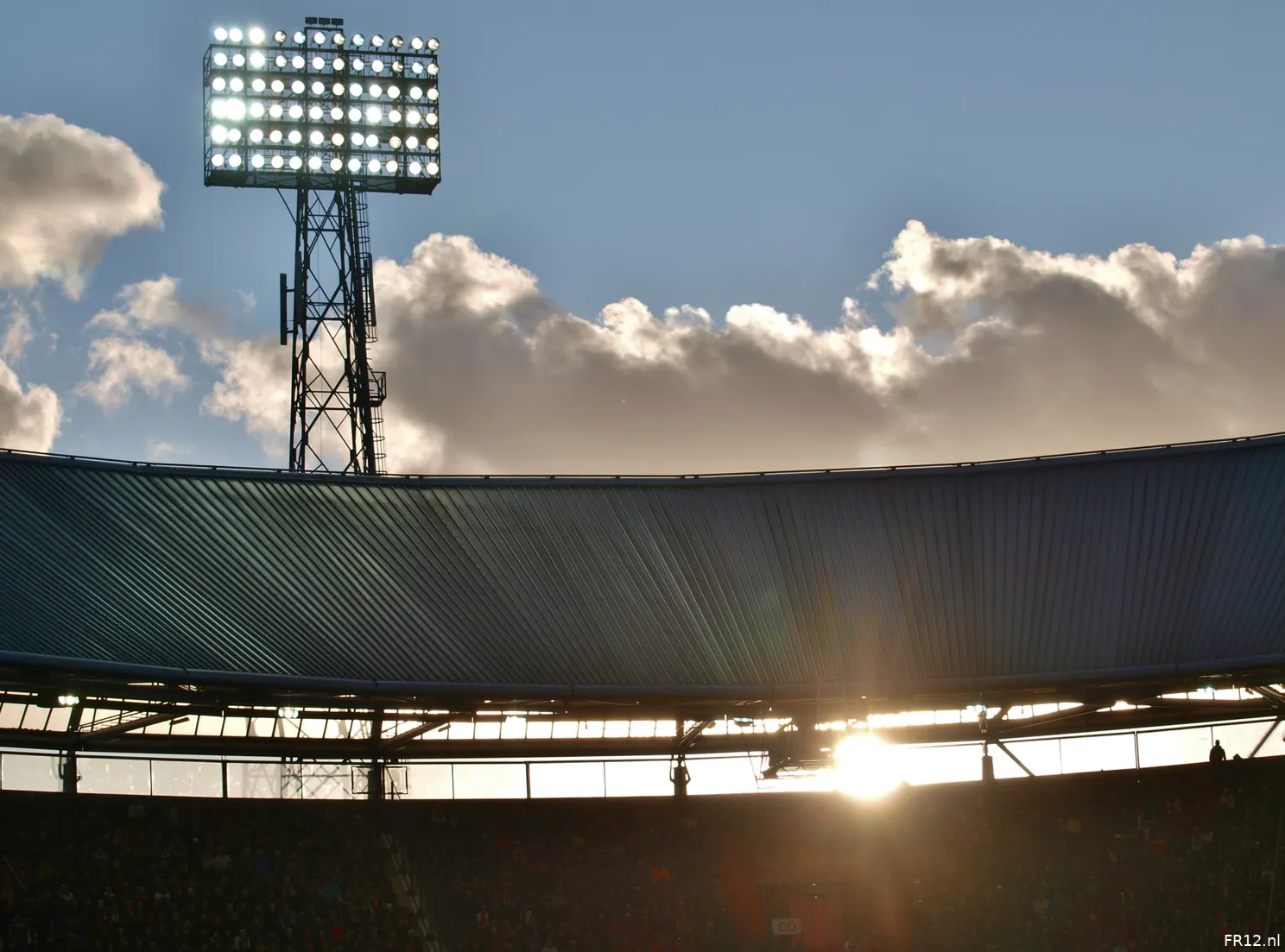 De duizend lampen van het Feijenoord-stadion (foto's)