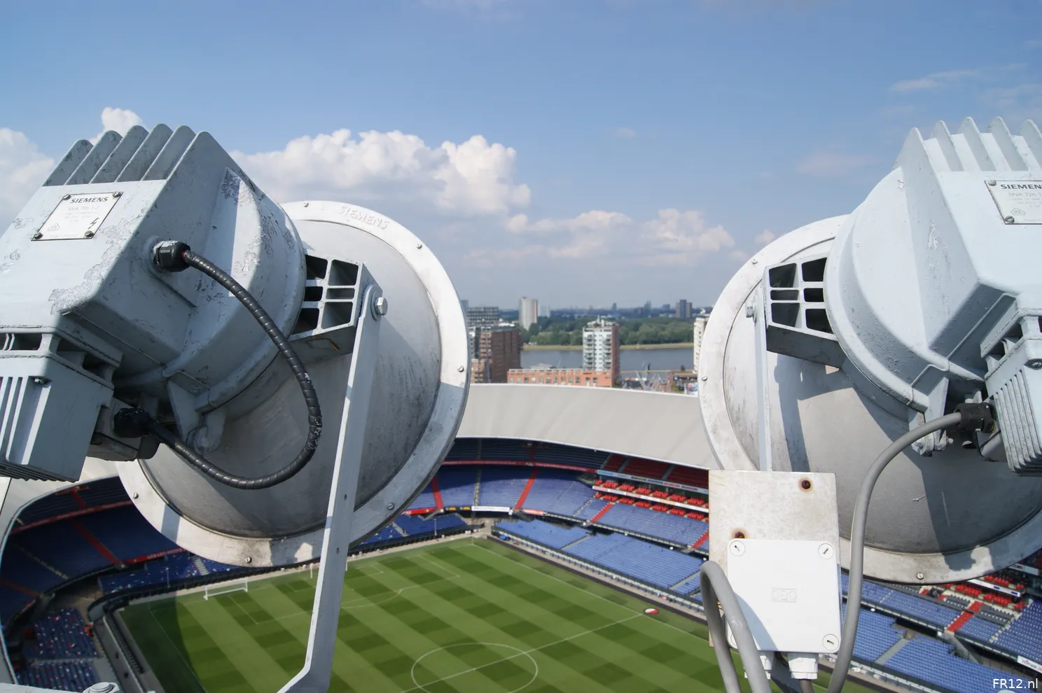 De duizend lampen van het Feijenoord-stadion (foto's)
