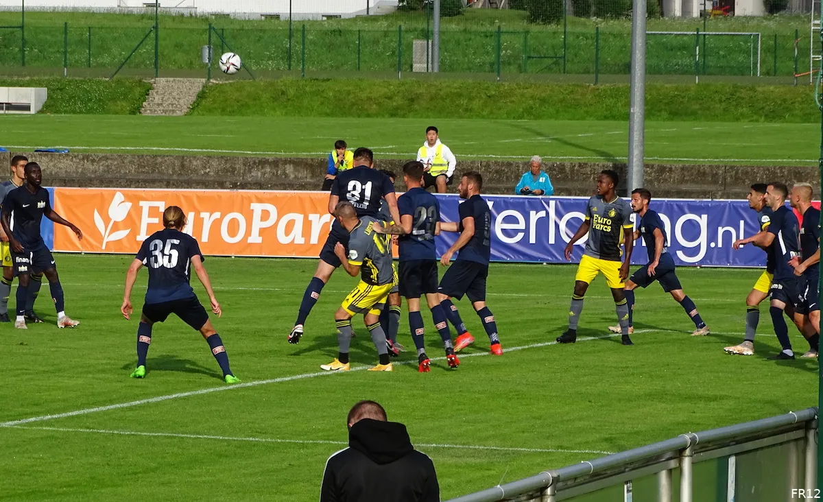 Feyenoord wint oefenwedstrijd tegen FC Zurich dankzij treffer Sinisterra
