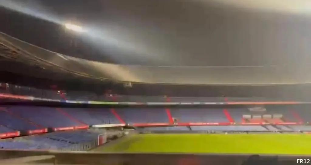 VIDEO: Beelden van de lichtshow in De Kuip