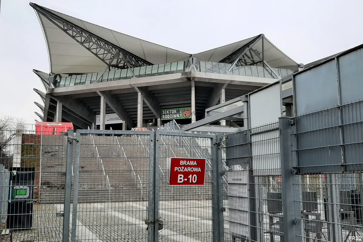 Honderden supporters van Feyenoord in Warschau