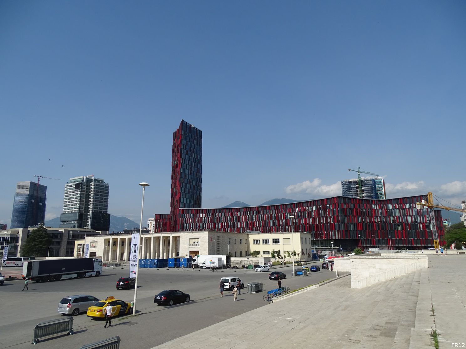 Fotoverslag eerste dag in Tirana online