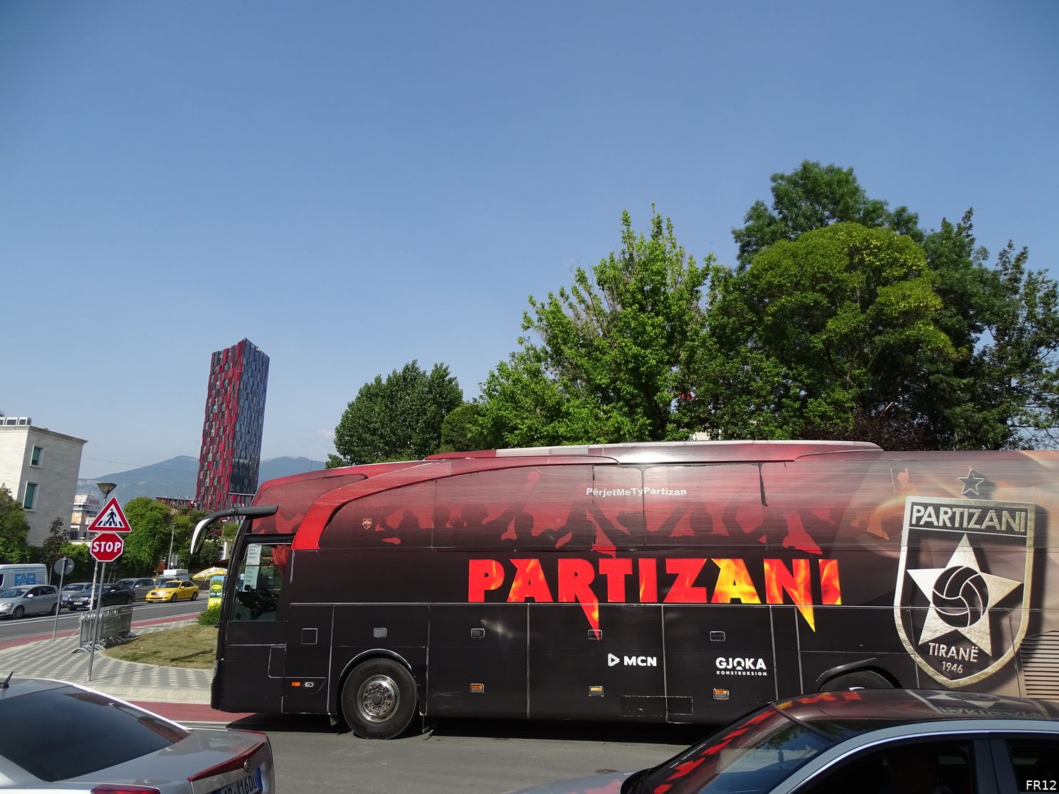 Fotoverslag eerste dag in Tirana online