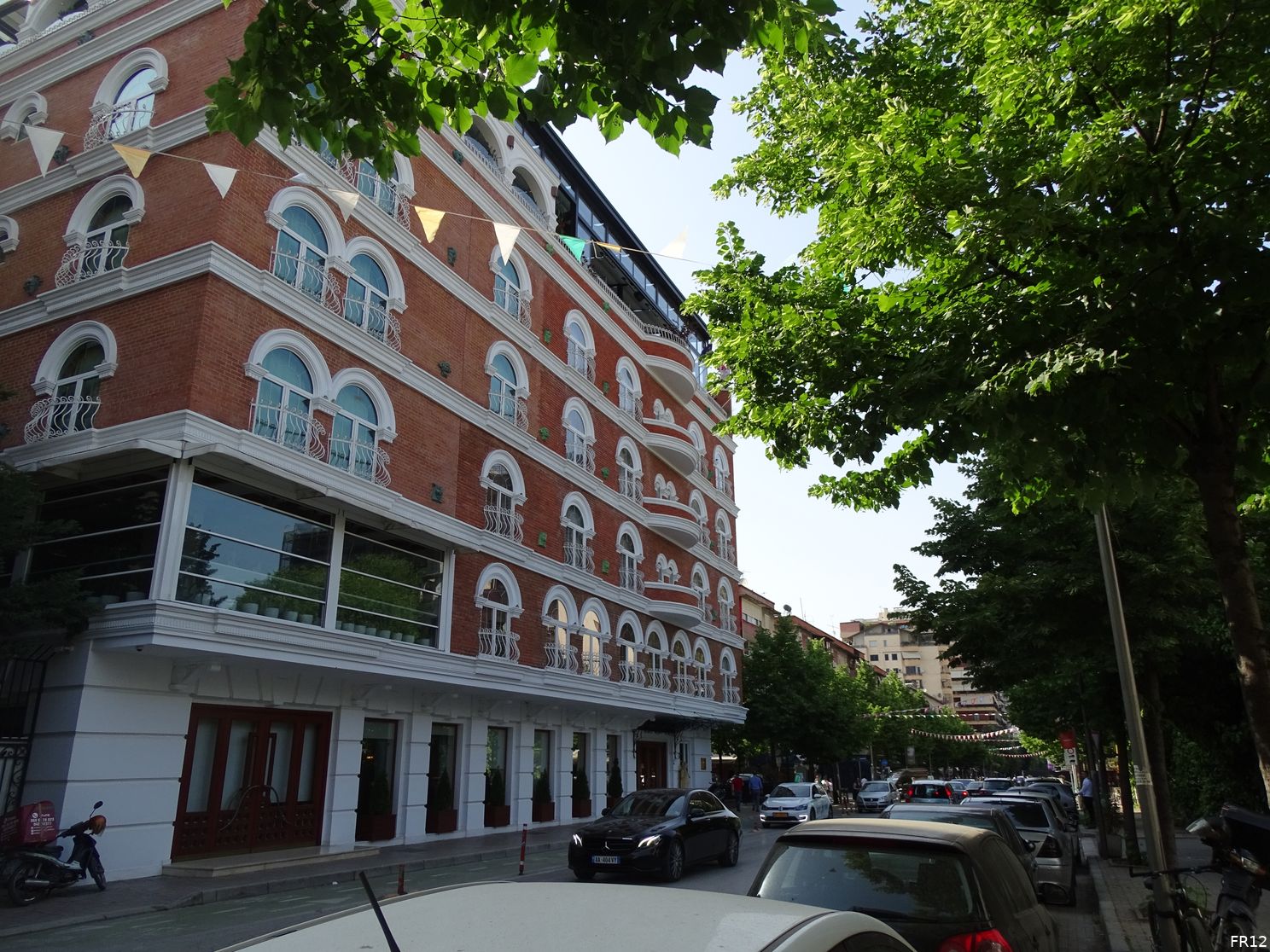 Fotoverslag eerste dag in Tirana online