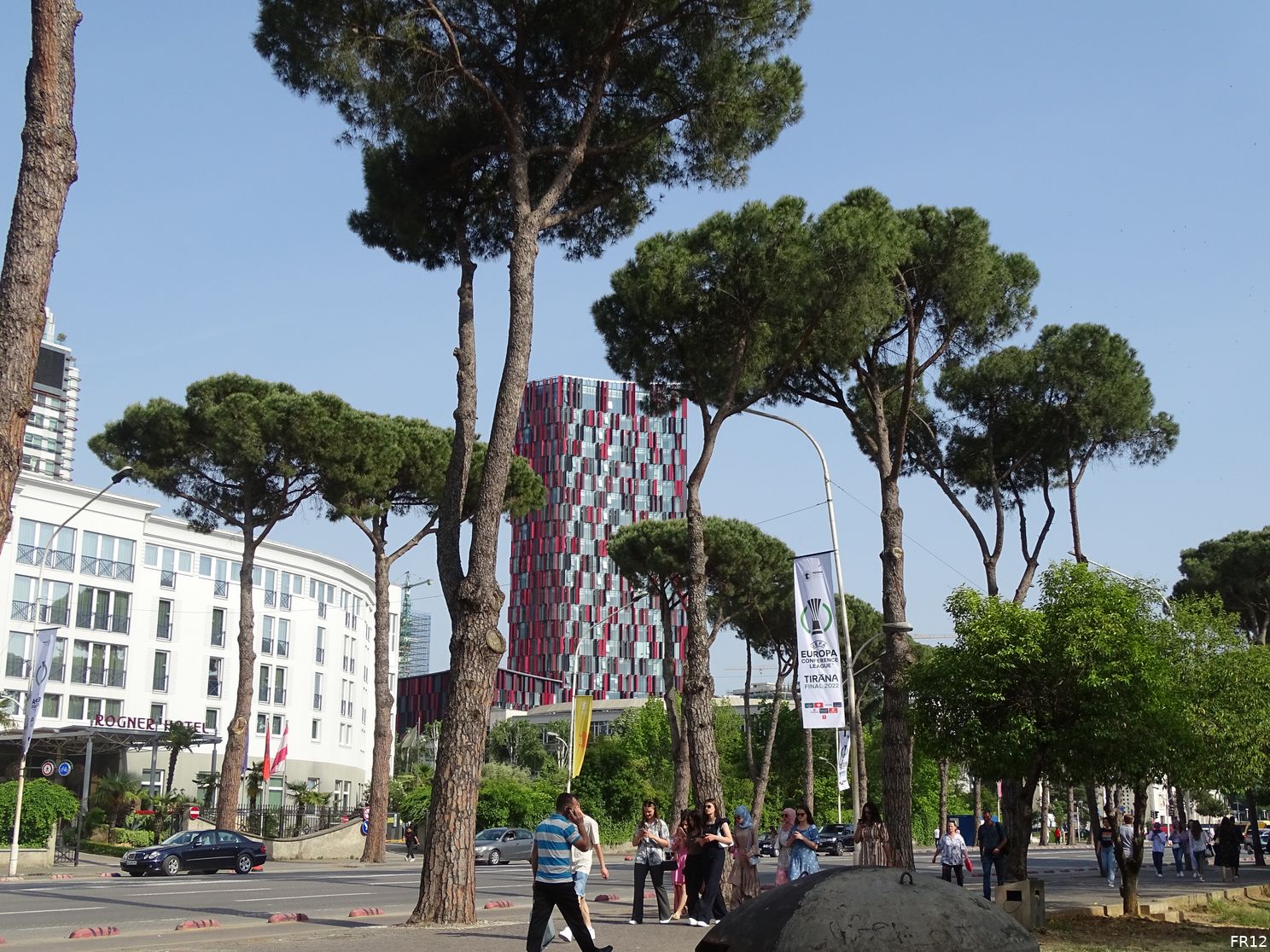 Fotoverslag eerste dag in Tirana online