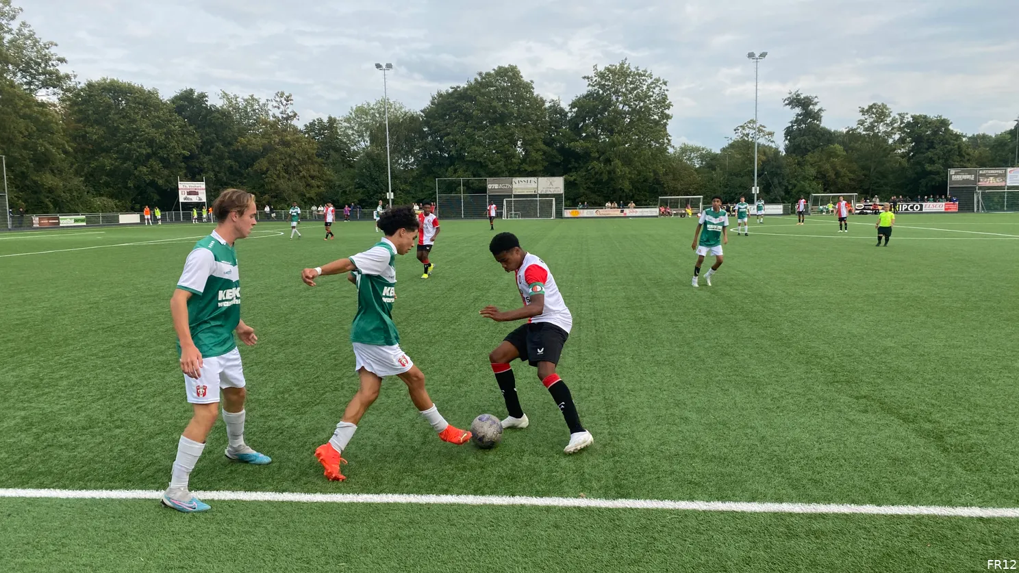 Feyenoord O16 wint na penalty's in de beker van FC Dordrecht O16