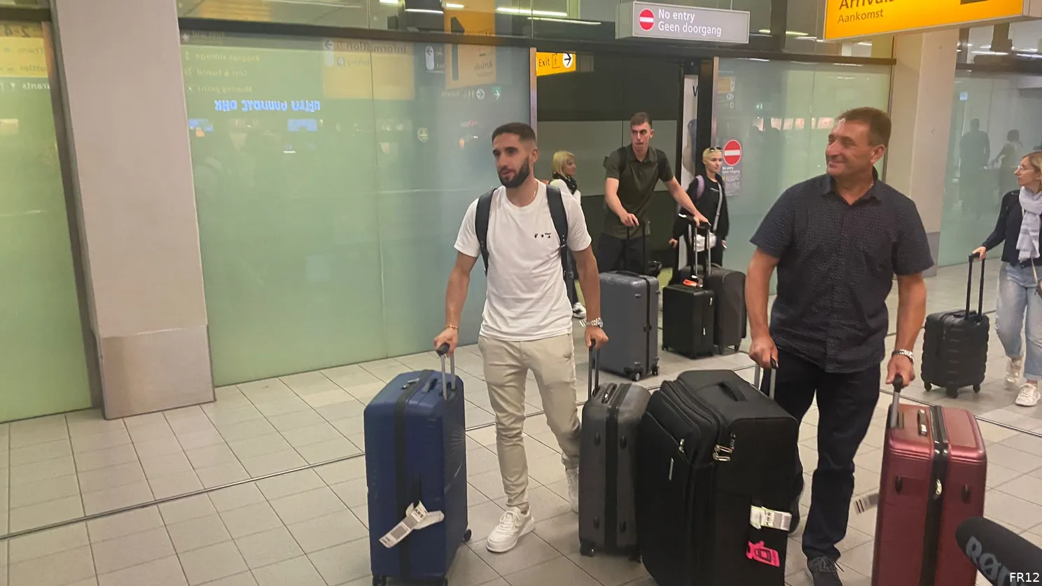 Ivanušec opgewacht door supporters op luchthaven Schiphol