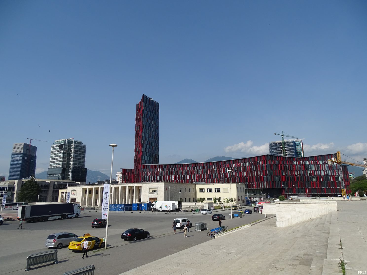 Fotoreport dita e pare ne Tirane online