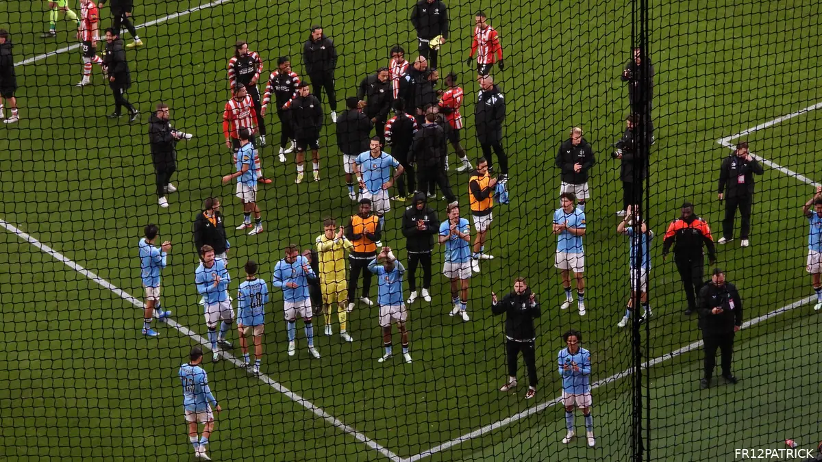 PSV Fans Throw Objects at Feyenoord Players After Match