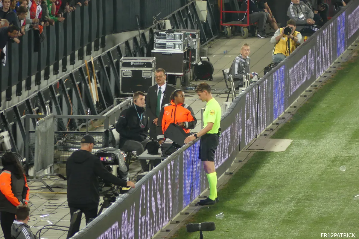 "Het scherm staat daar veilig en Kooij kon gewoon kijken"