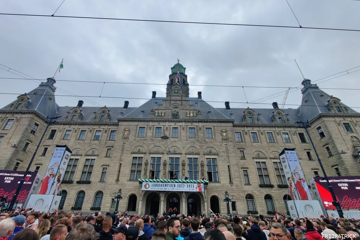 Honderden supporters om 07:00 uur al op de Coolsingel