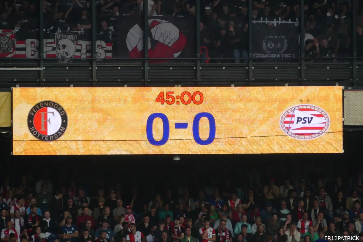 Stadion Feijenoord en BVO doen aangifte tegen PSV-supporters