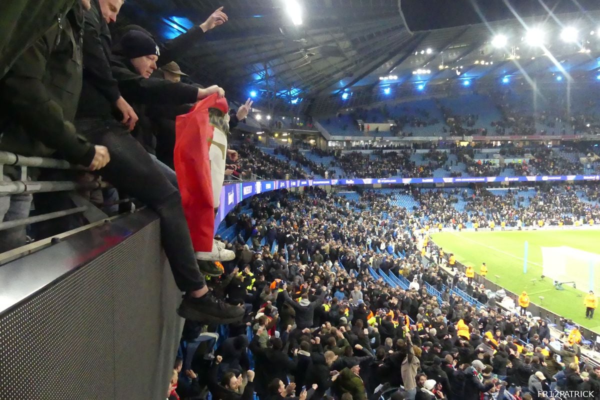 Jonge City-fan onder de indruk van Het Legioen en krijgt Feyenoord-shirt