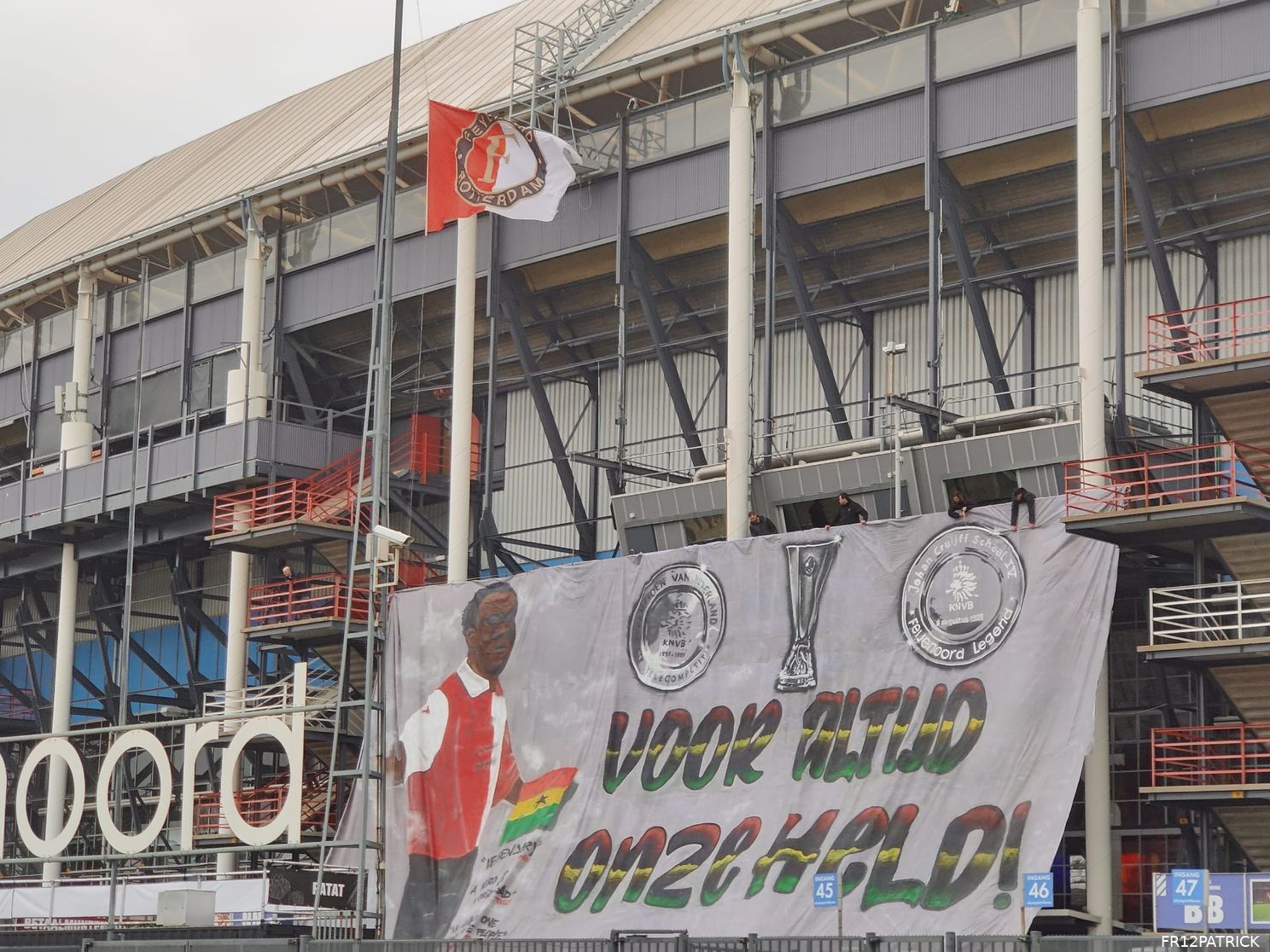 Fotoverslag laatste eerbetoon Christian Gyan online