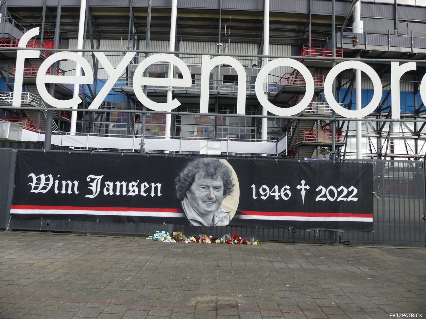 Fotoverslag laatste eerbetoon Wim Jansen online