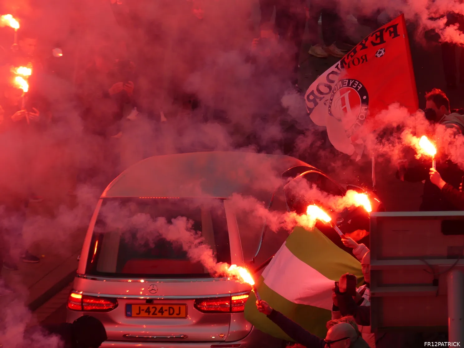 Fotoverslag laatste eerbetoon Wim Jansen online