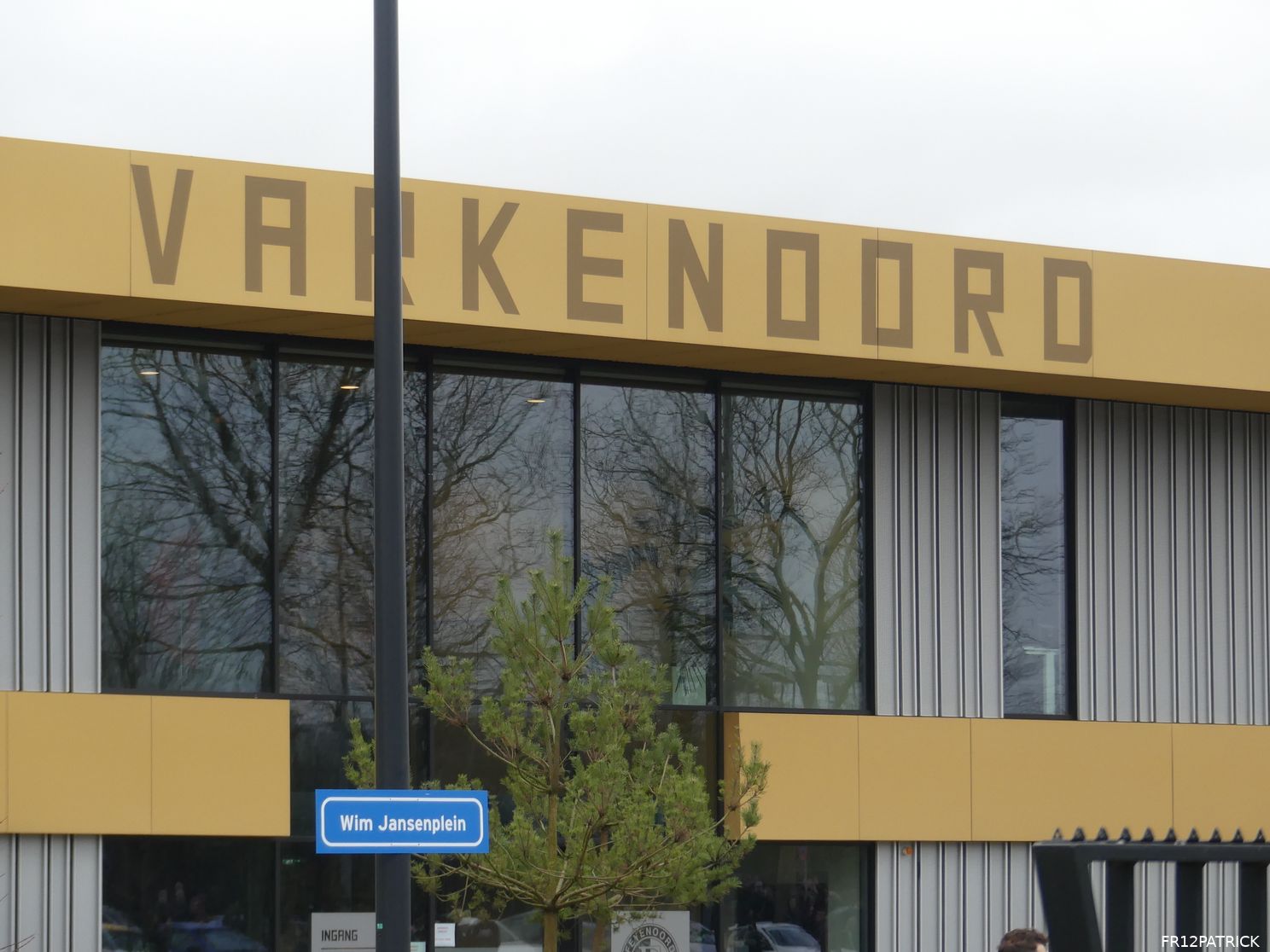 Fotoverslag laatste eerbetoon Wim Jansen online