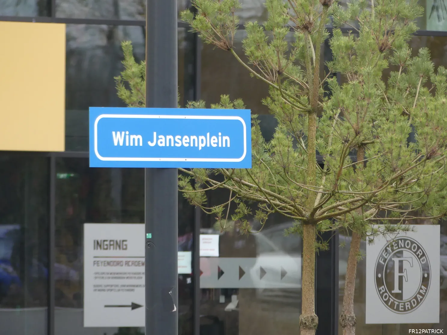 Fotoverslag laatste eerbetoon Wim Jansen online