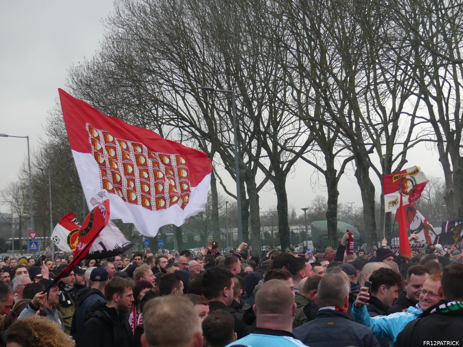 Fotoverslag ontvangst spelersbus na winst in de Klassieker