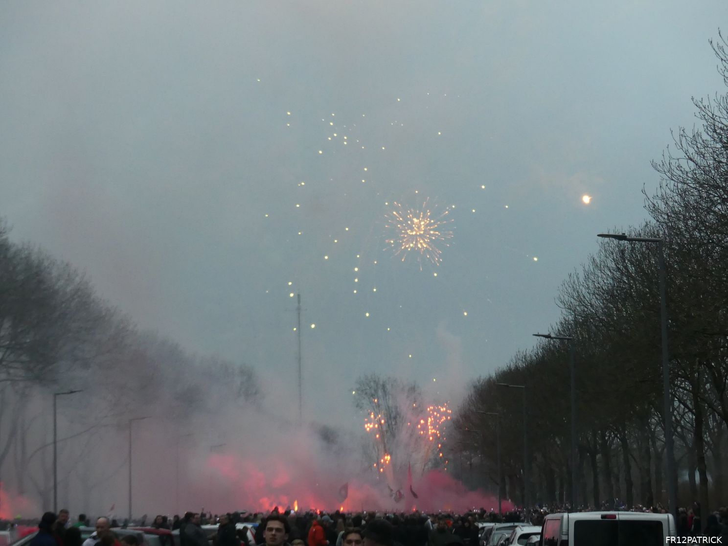 Fotoverslag ontvangst spelersbus na winst in de Klassieker