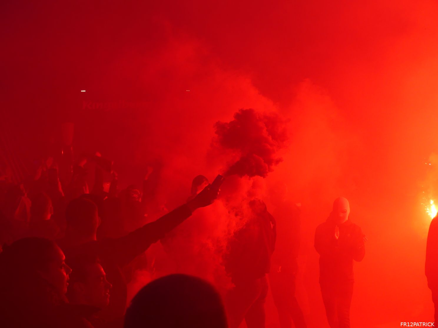 Fotoverslag ontvangst spelersbus na winst in de Klassieker