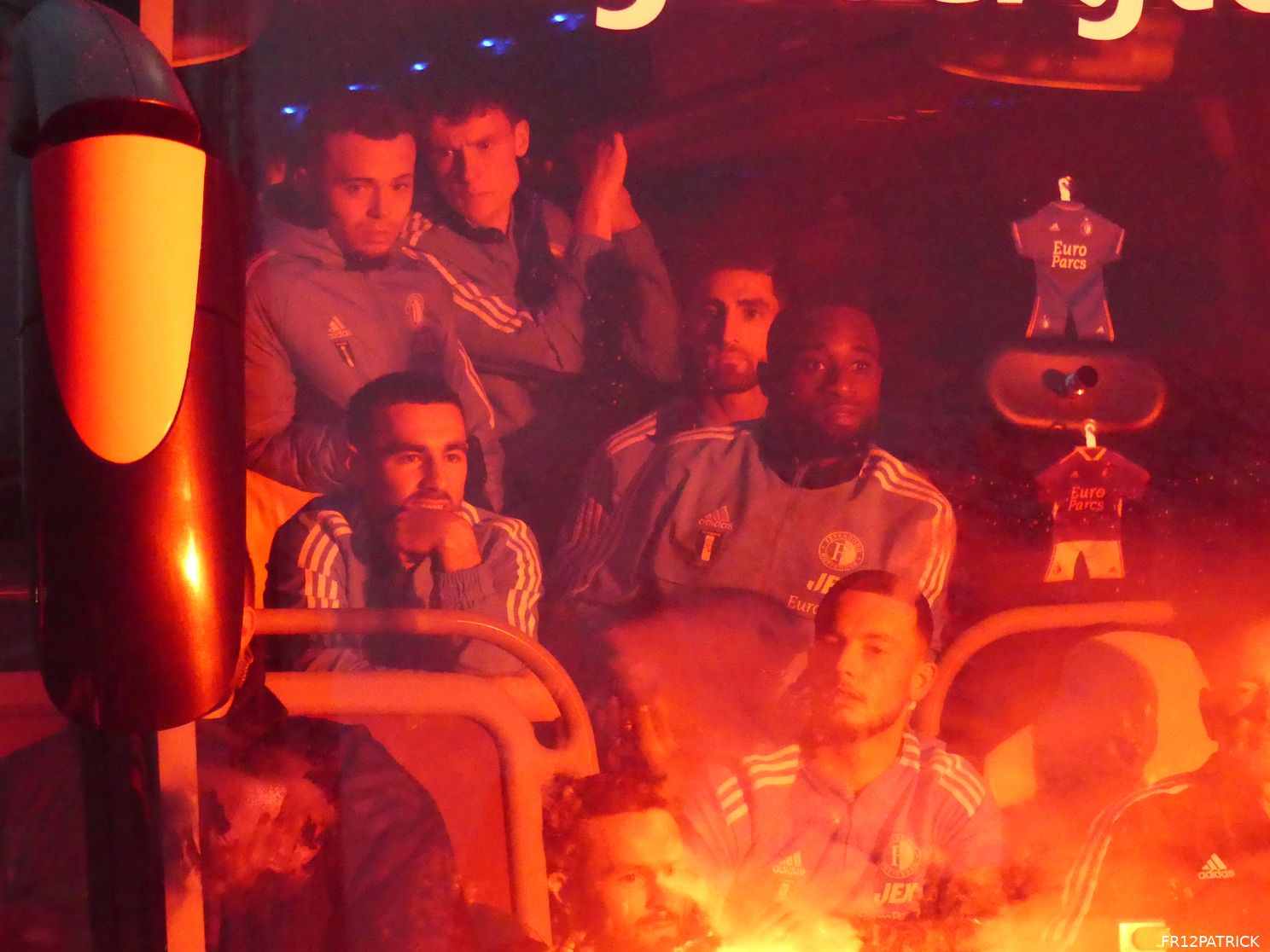 Fotoverslag ontvangst spelersbus na winst in de Klassieker