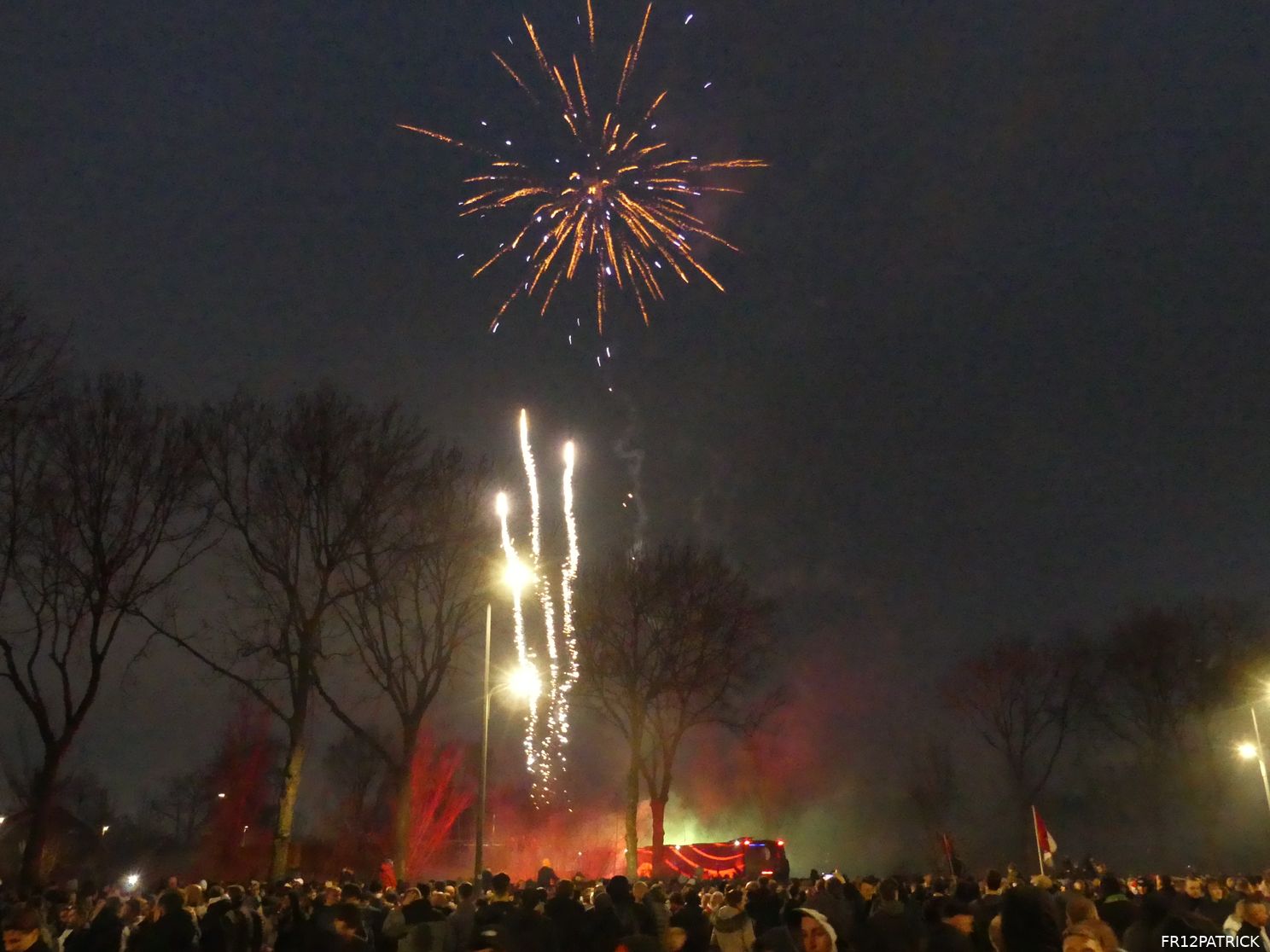 Fotoverslag ontvangst spelersbus na winst in de Klassieker