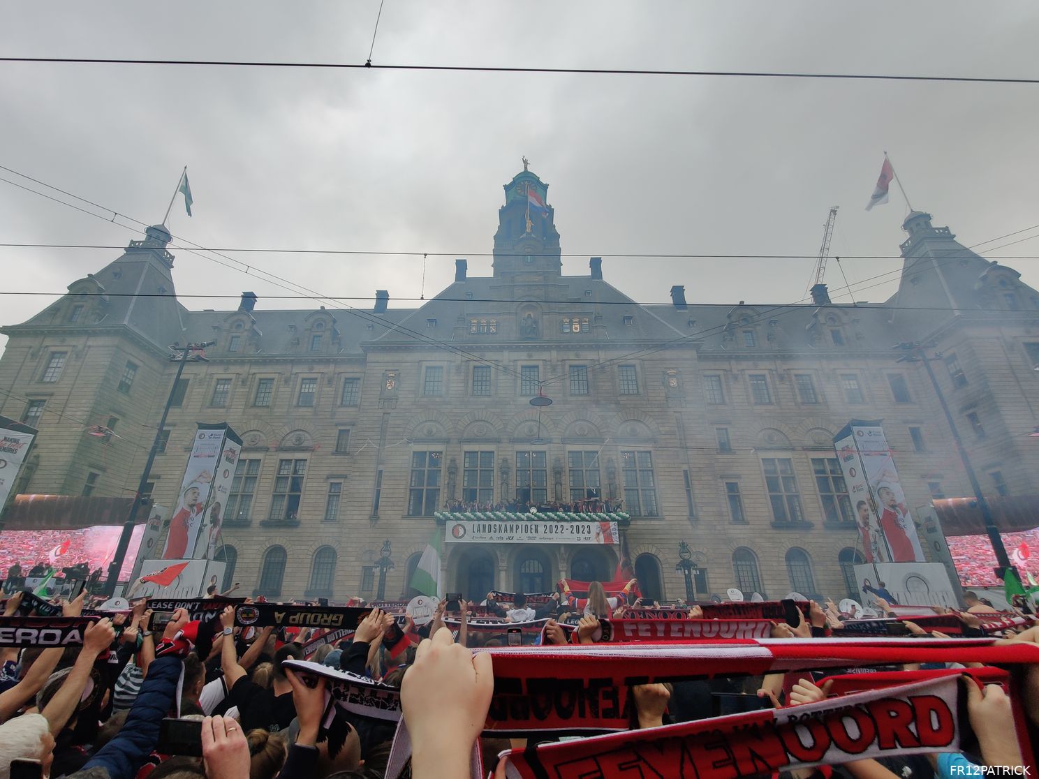 Fotoverslag huldiging op de Coolsingel online