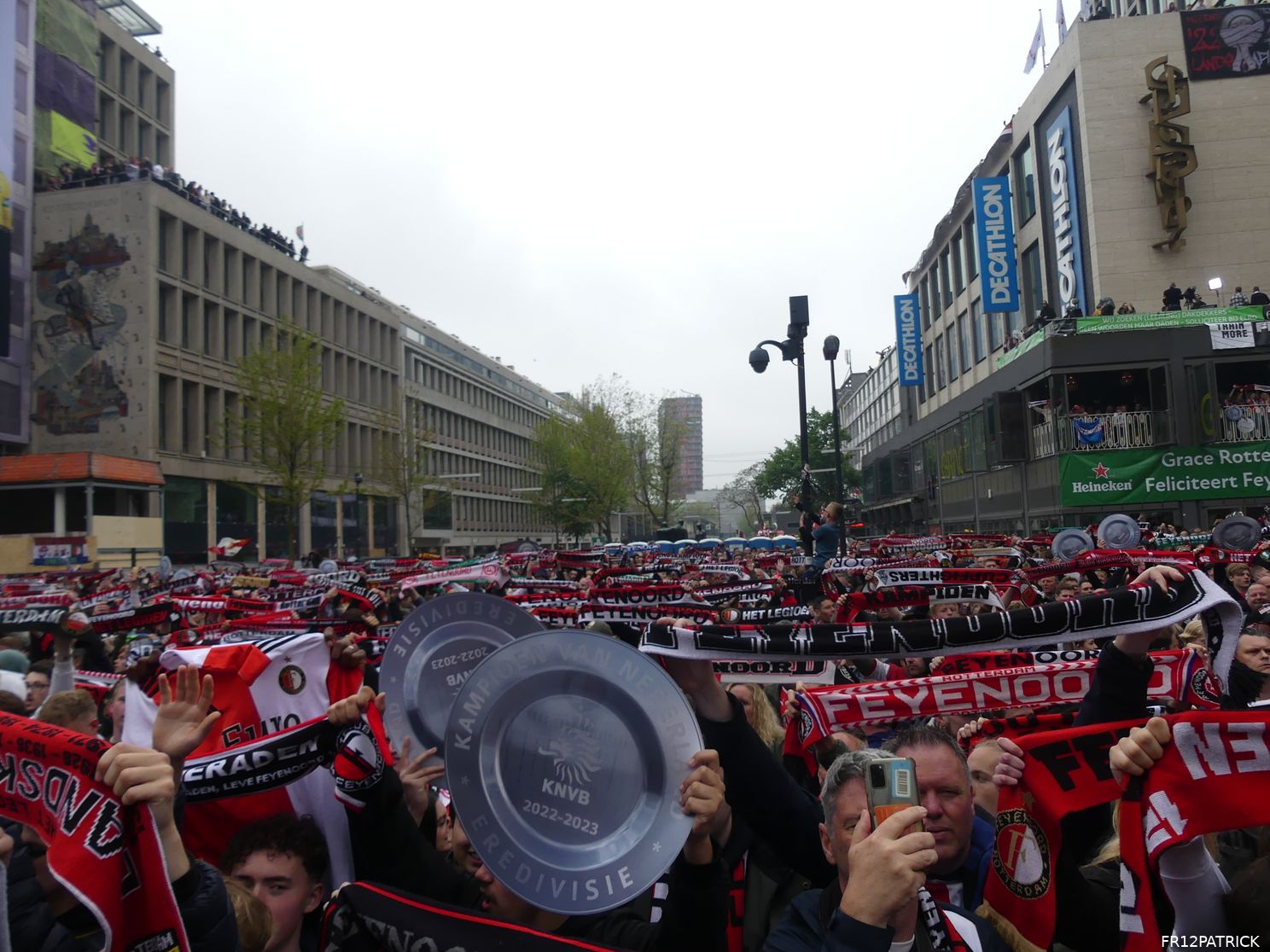Fotoverslag huldiging op de Coolsingel online