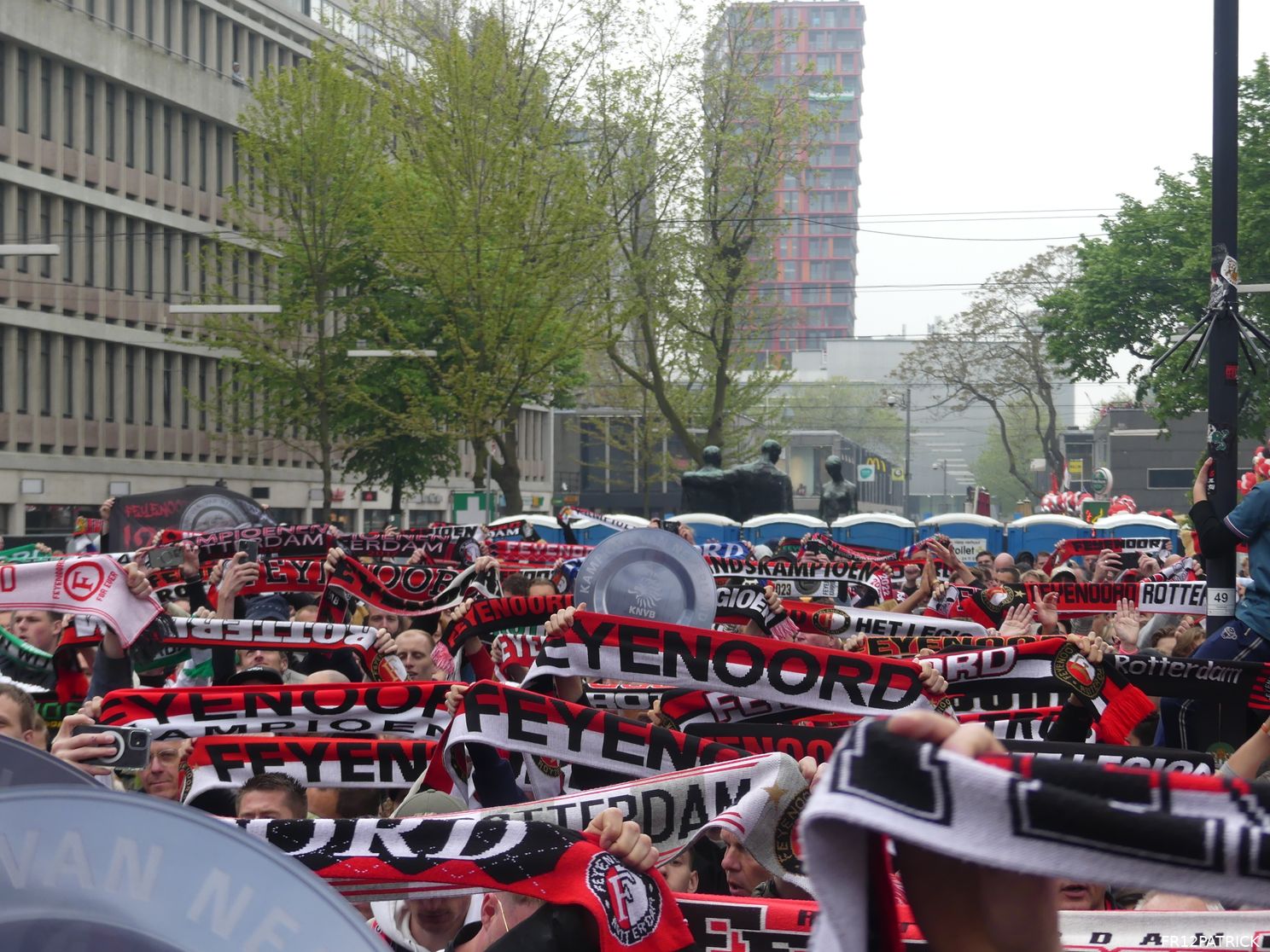 Fotoverslag huldiging op de Coolsingel online