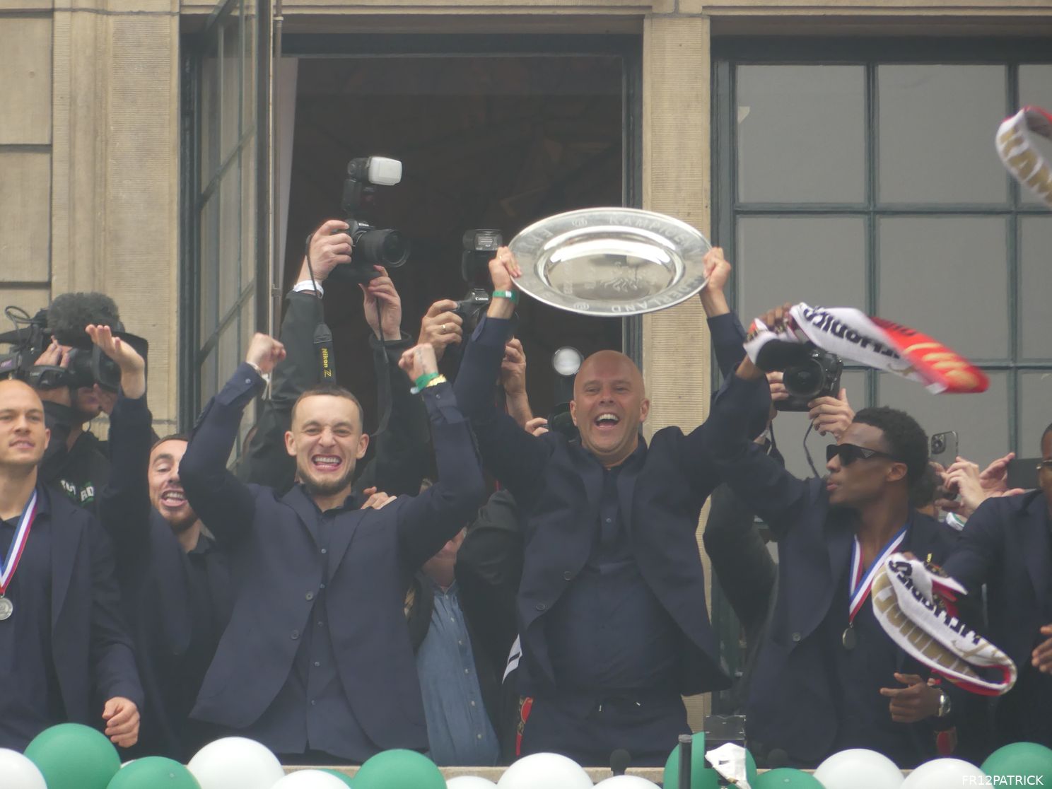 Fotoverslag huldiging op de Coolsingel online