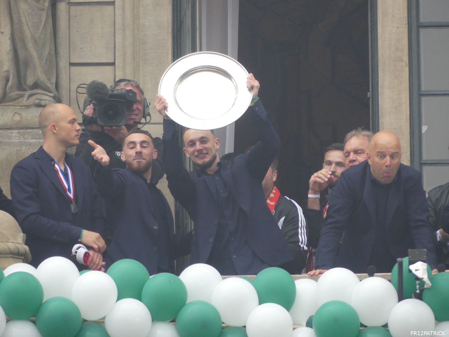 Fotoverslag huldiging op de Coolsingel online