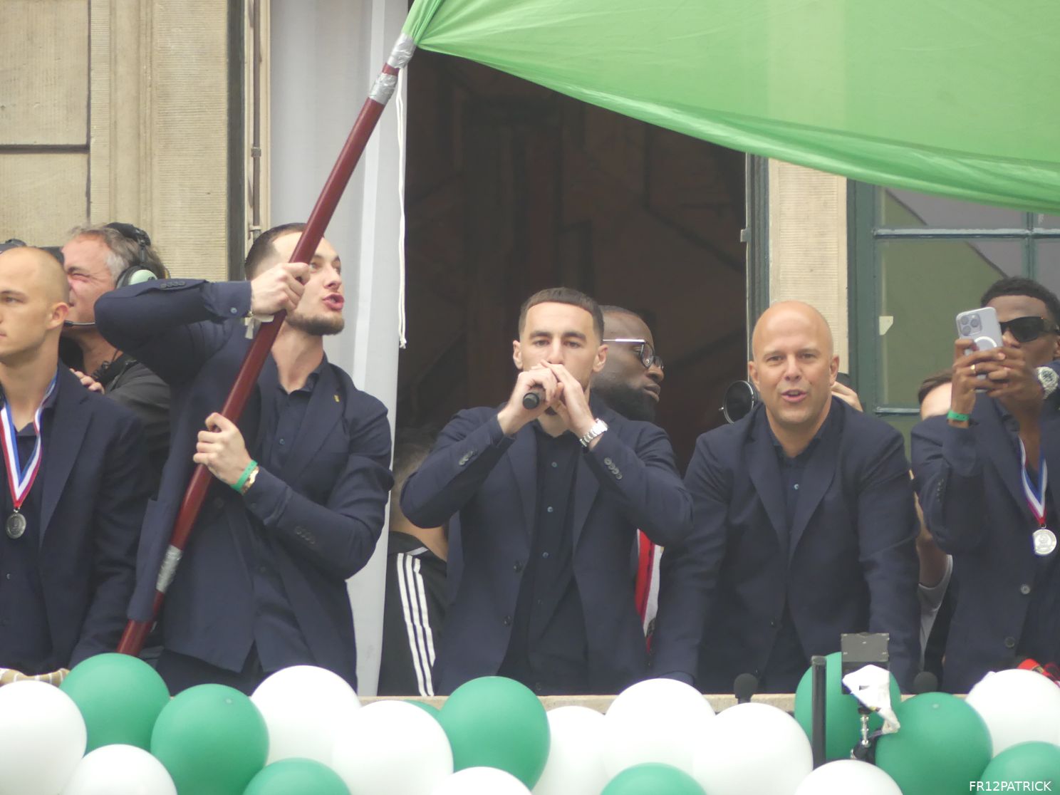 Fotoverslag huldiging op de Coolsingel online