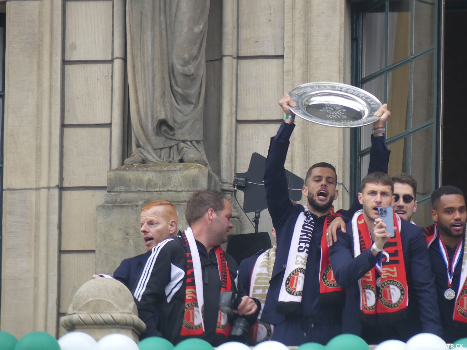 Fotoverslag huldiging op de Coolsingel online