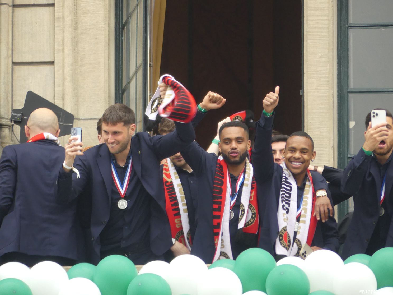 Fotoverslag huldiging op de Coolsingel online