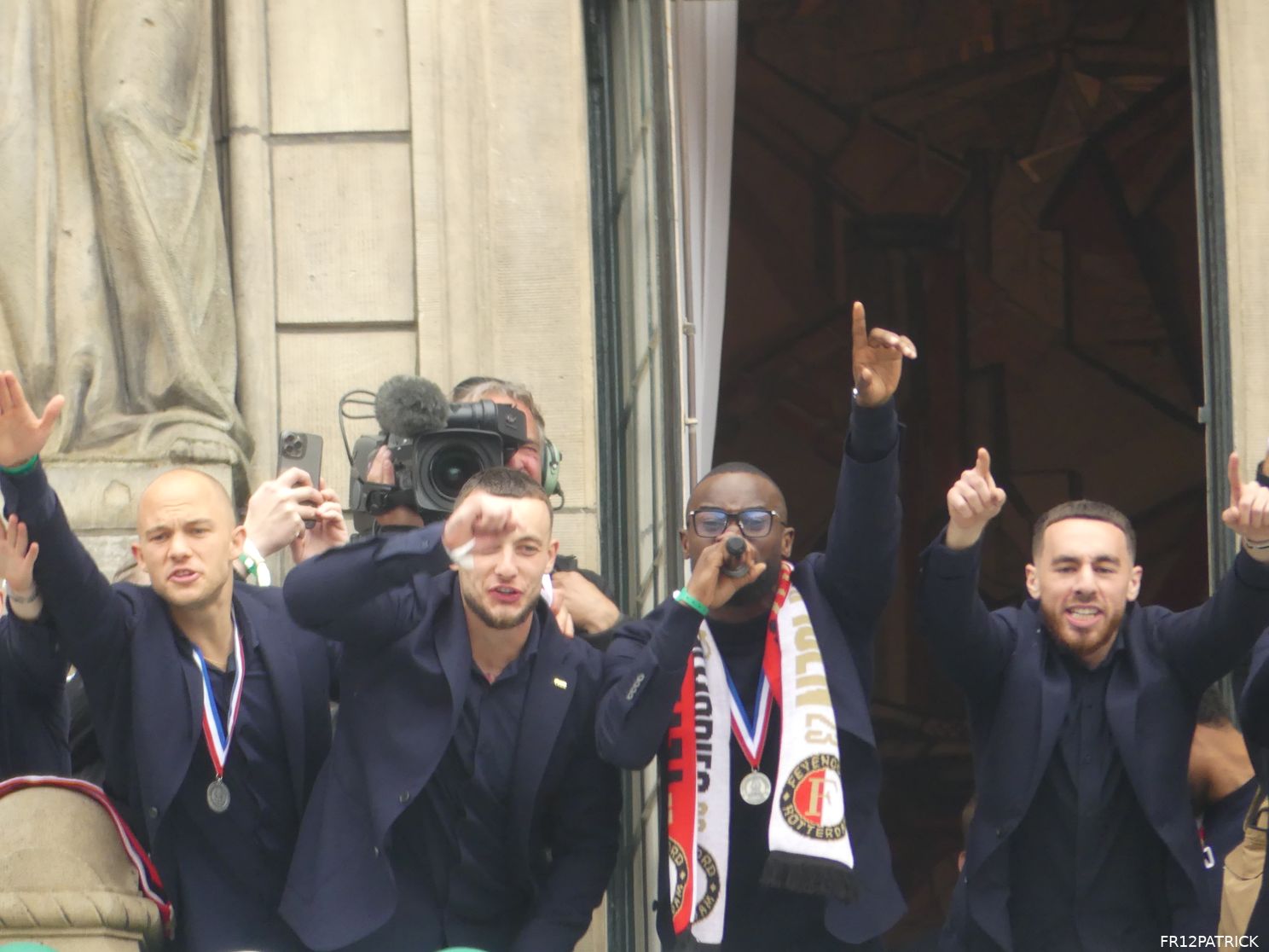 Fotoverslag huldiging op de Coolsingel online