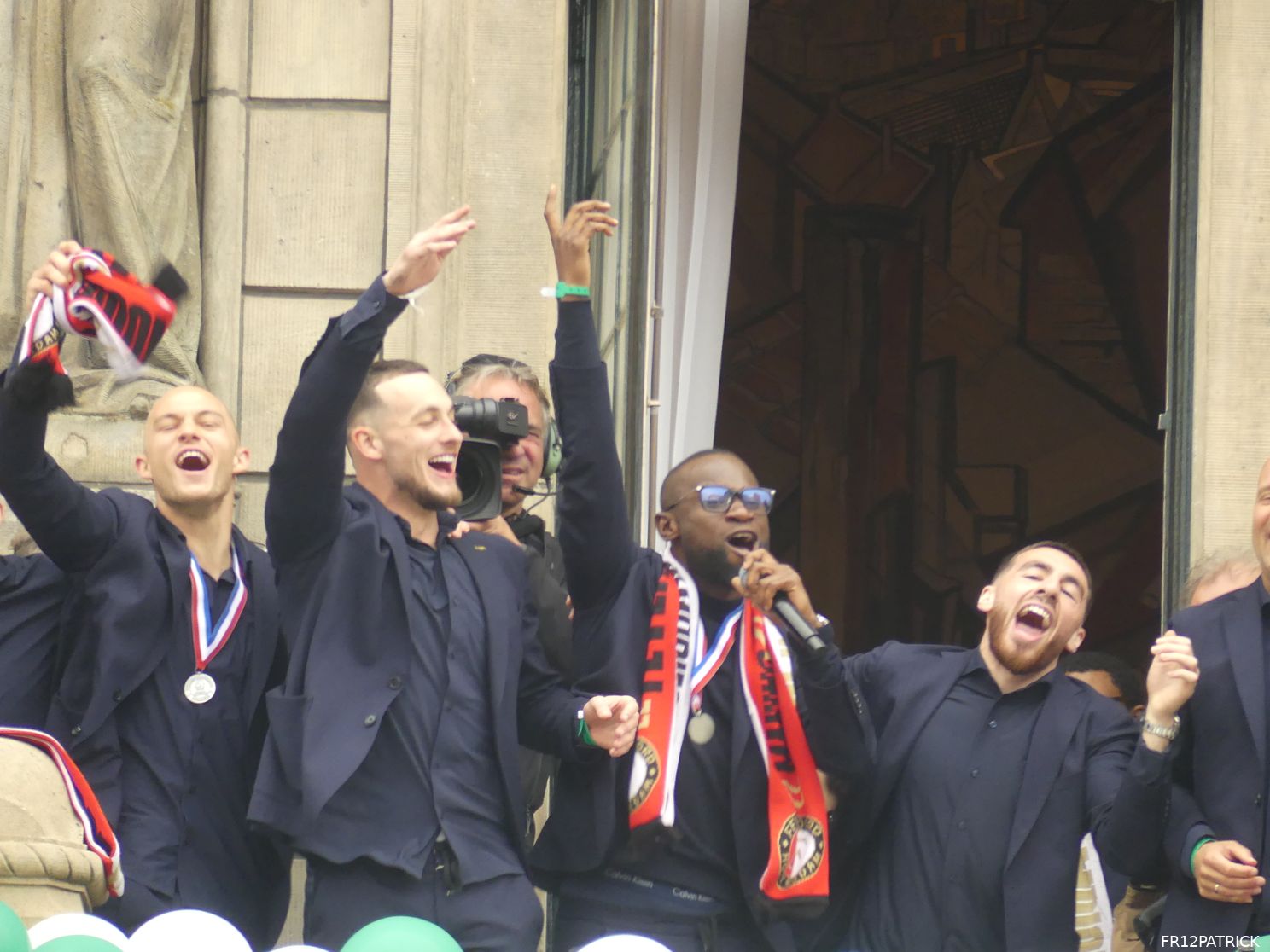 Fotoverslag huldiging op de Coolsingel online