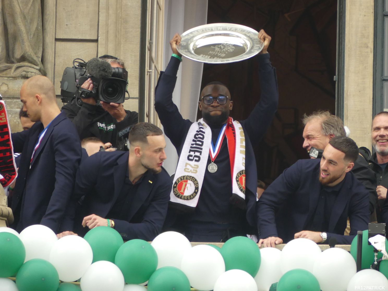Fotoverslag huldiging op de Coolsingel online