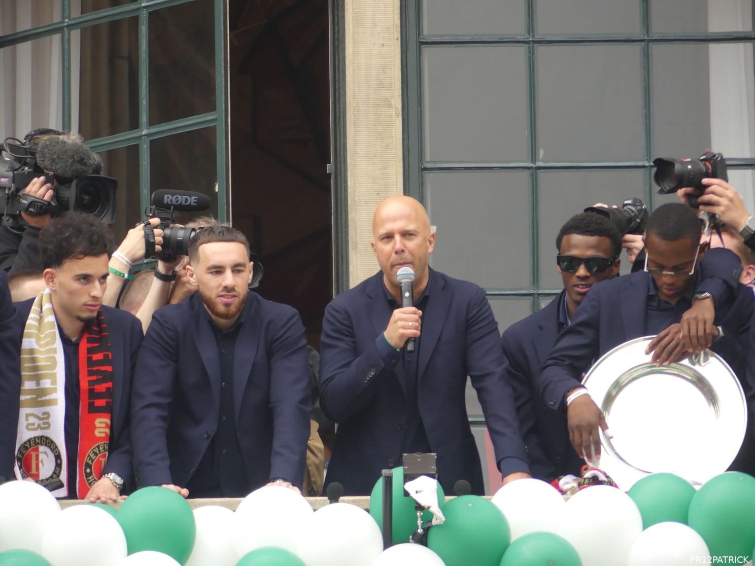 Fotoverslag huldiging op de Coolsingel online