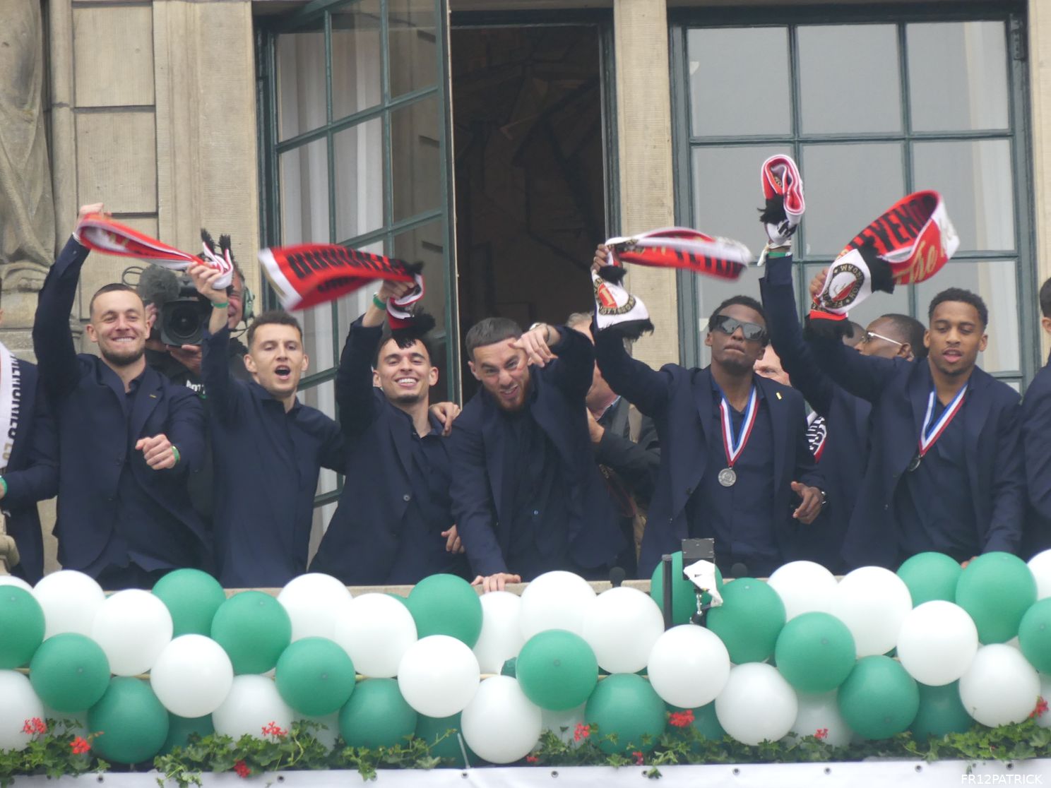 Fotoverslag huldiging op de Coolsingel online