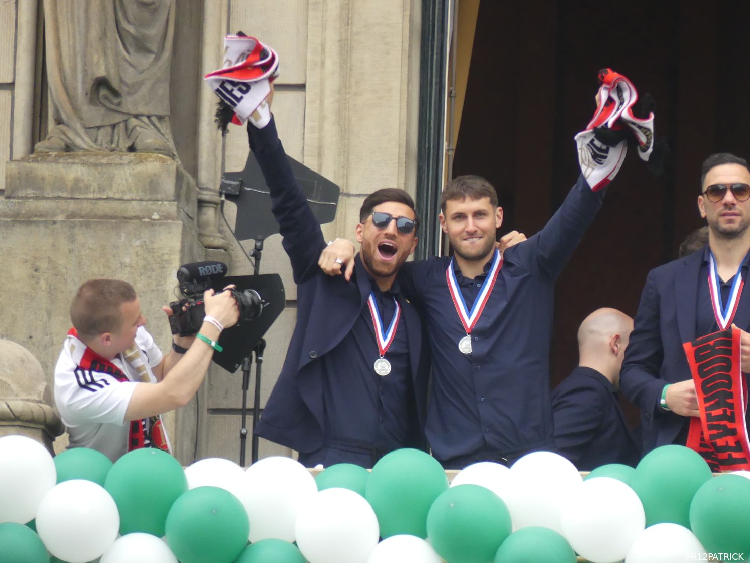 Fotoverslag huldiging op de Coolsingel online