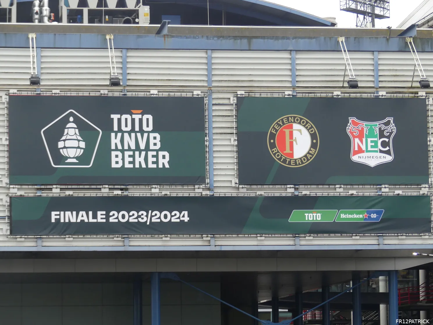 De Kuip maakt zich klaar voor de bekerfinale (foto's)