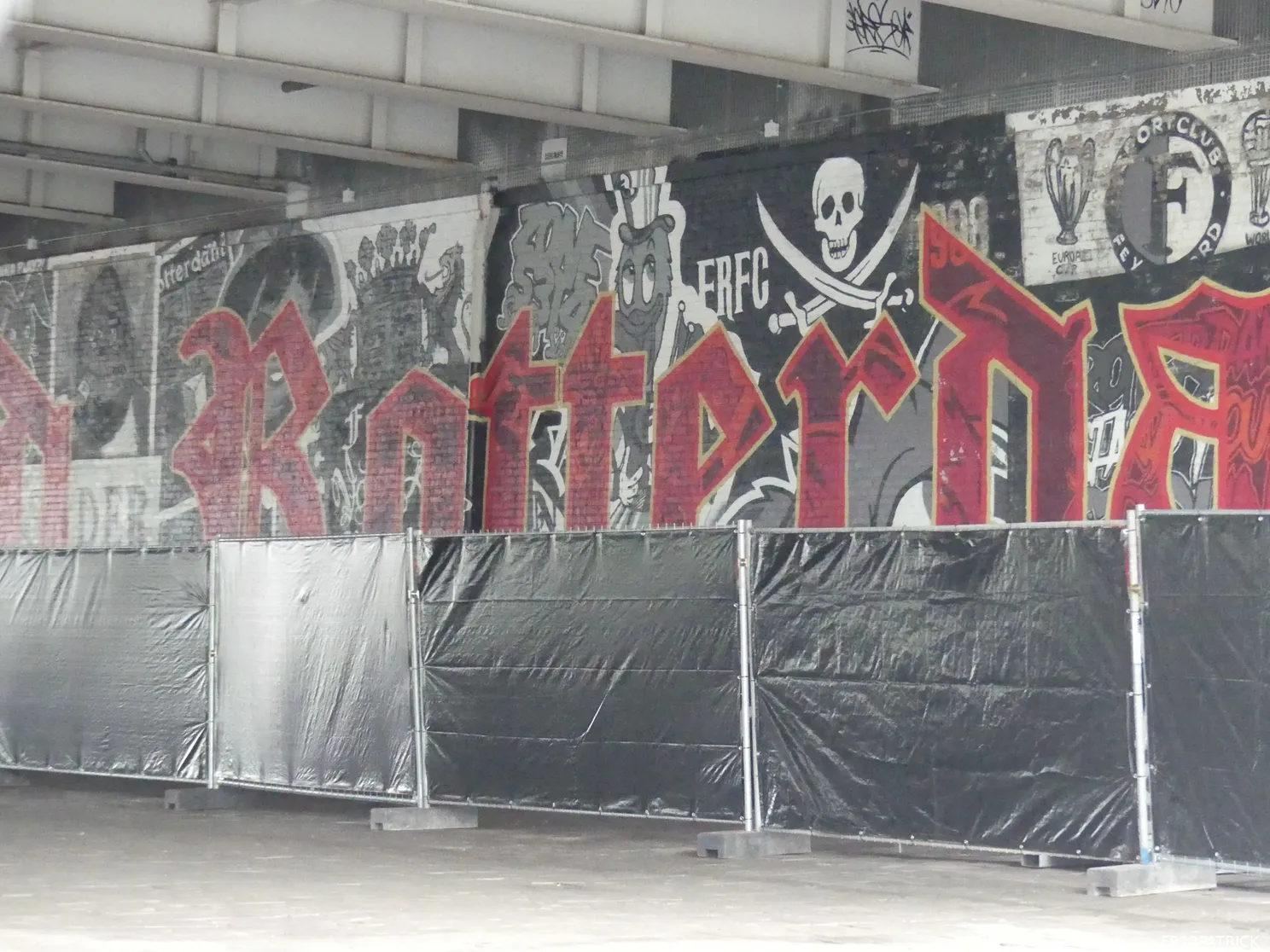 De Kuip maakt zich klaar voor de bekerfinale (foto's)