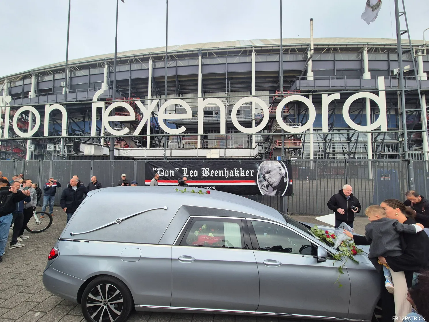 Fotoverslag laatste eerbetoon Leo Beenhakker online