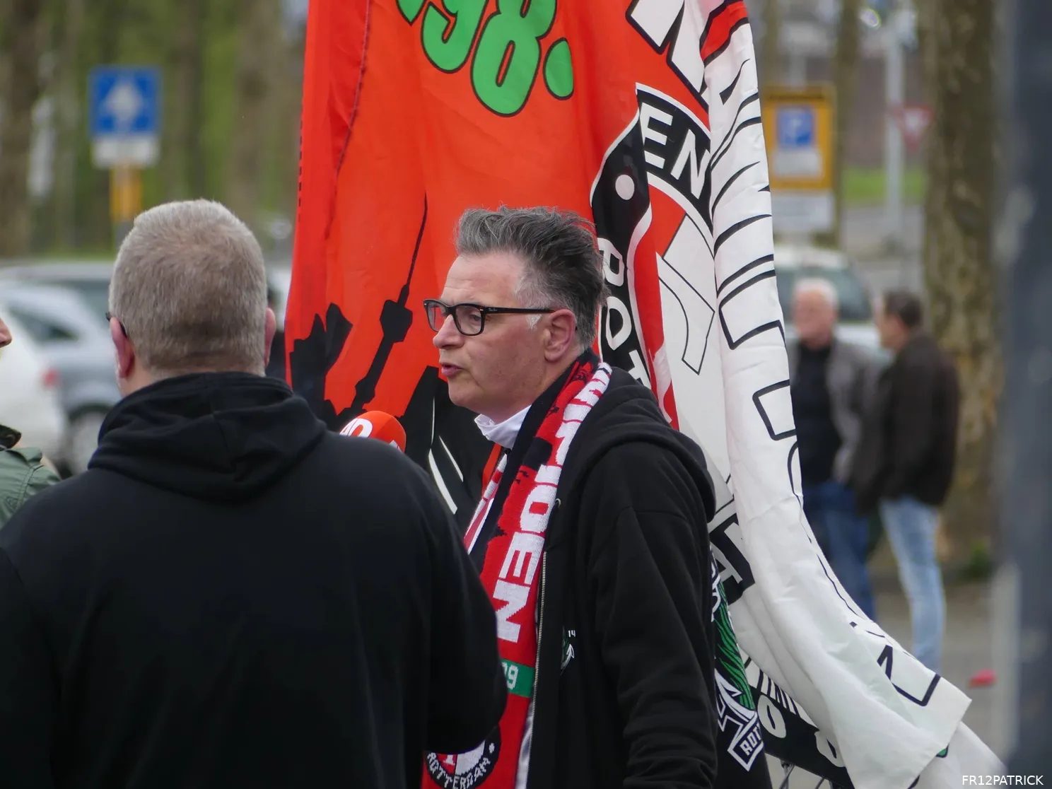 Fotoverslag laatste eerbetoon Leo Beenhakker online