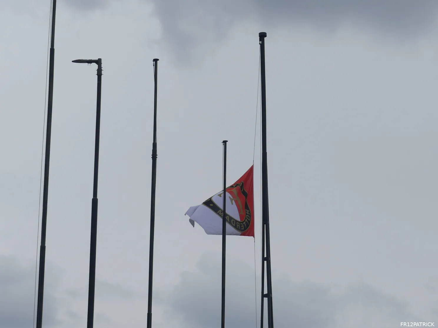 Fotoverslag laatste eerbetoon Leo Beenhakker online