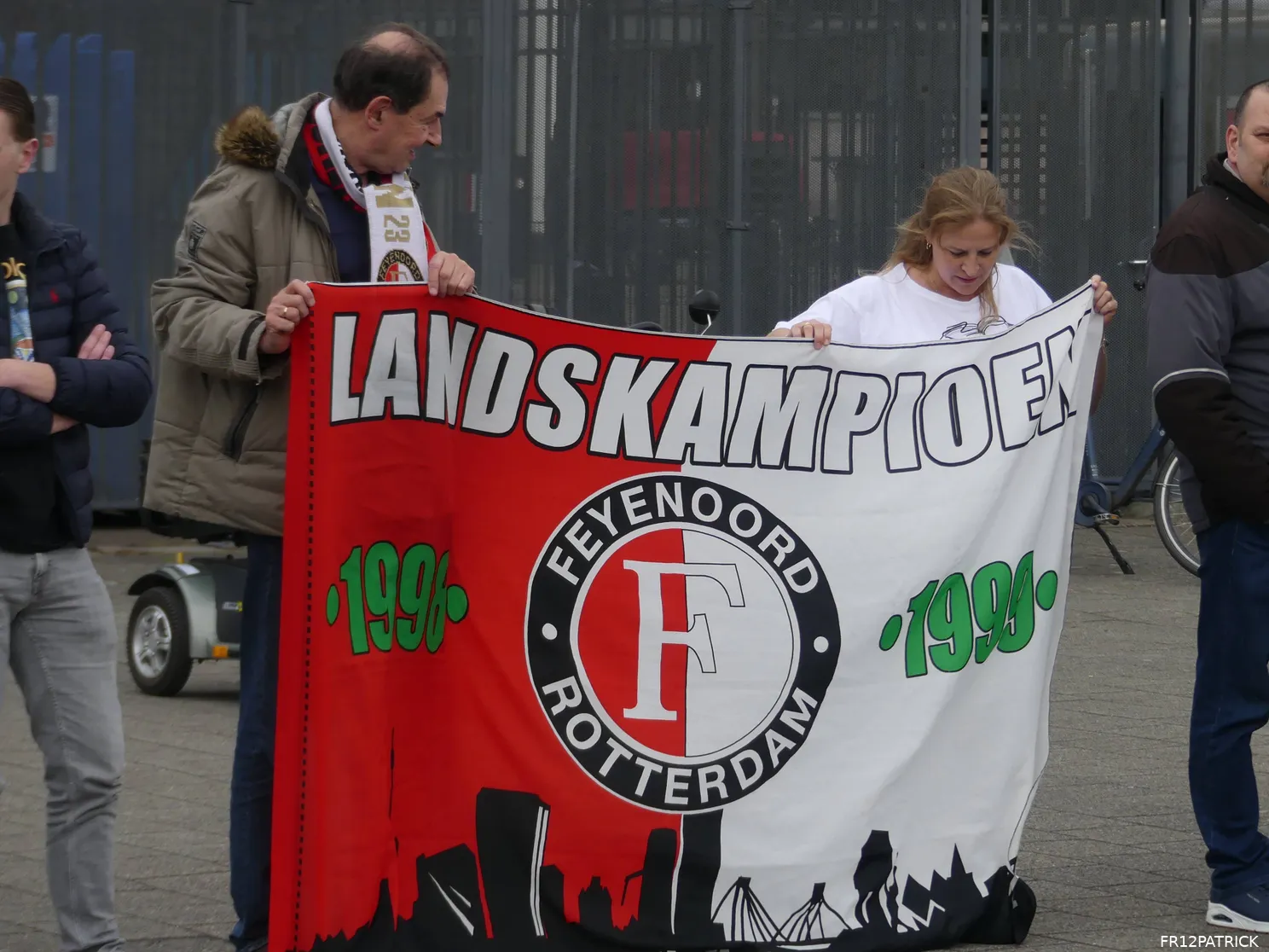 Fotoverslag laatste eerbetoon Leo Beenhakker online